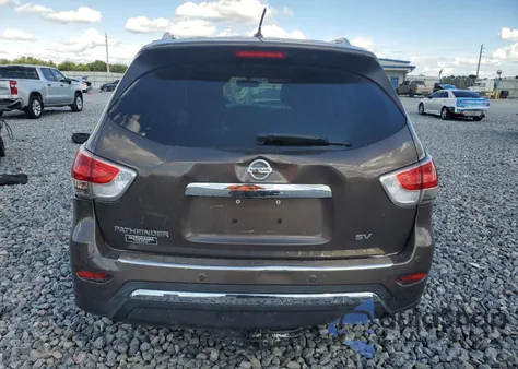 2015 Nissan Pathfinder S z USA, uszkodzony, nr VIN 5N1AR2MN7FC717123